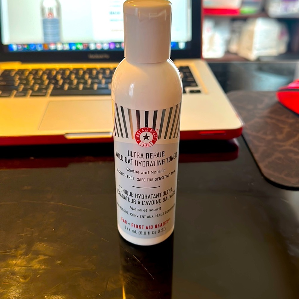 First aid beauty ultra repair wild oat hydrating toner